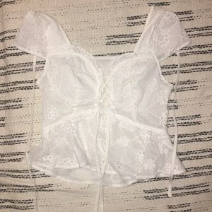 Super cute lace top romantic XS white linen